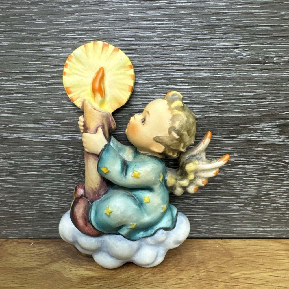 1955 Goebel Hummel Merry Christmas Wall Plaque 5.25”